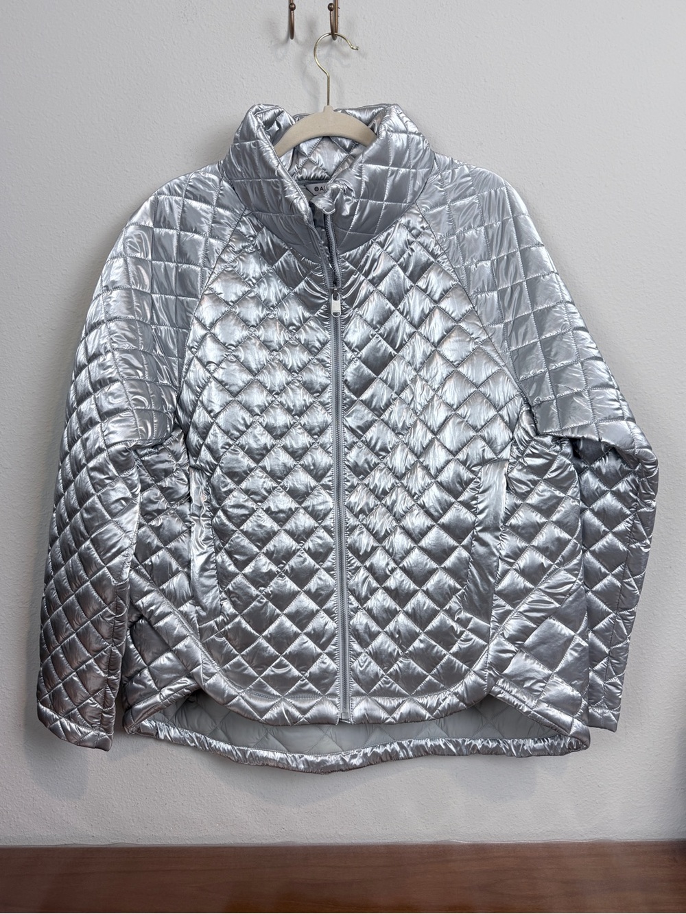 Athleta Whisper Silver Quilted Featherless Metallic Puffer Jacket L
